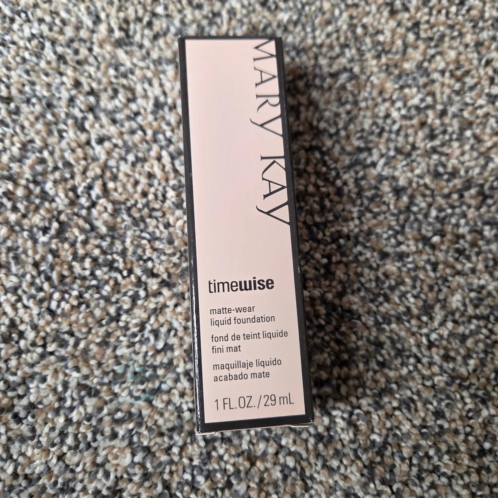 Mary Kay TimeWise Matte-Wear Liquid Foundation Beige 4 Oil-Free 1 fl oz 29 mL